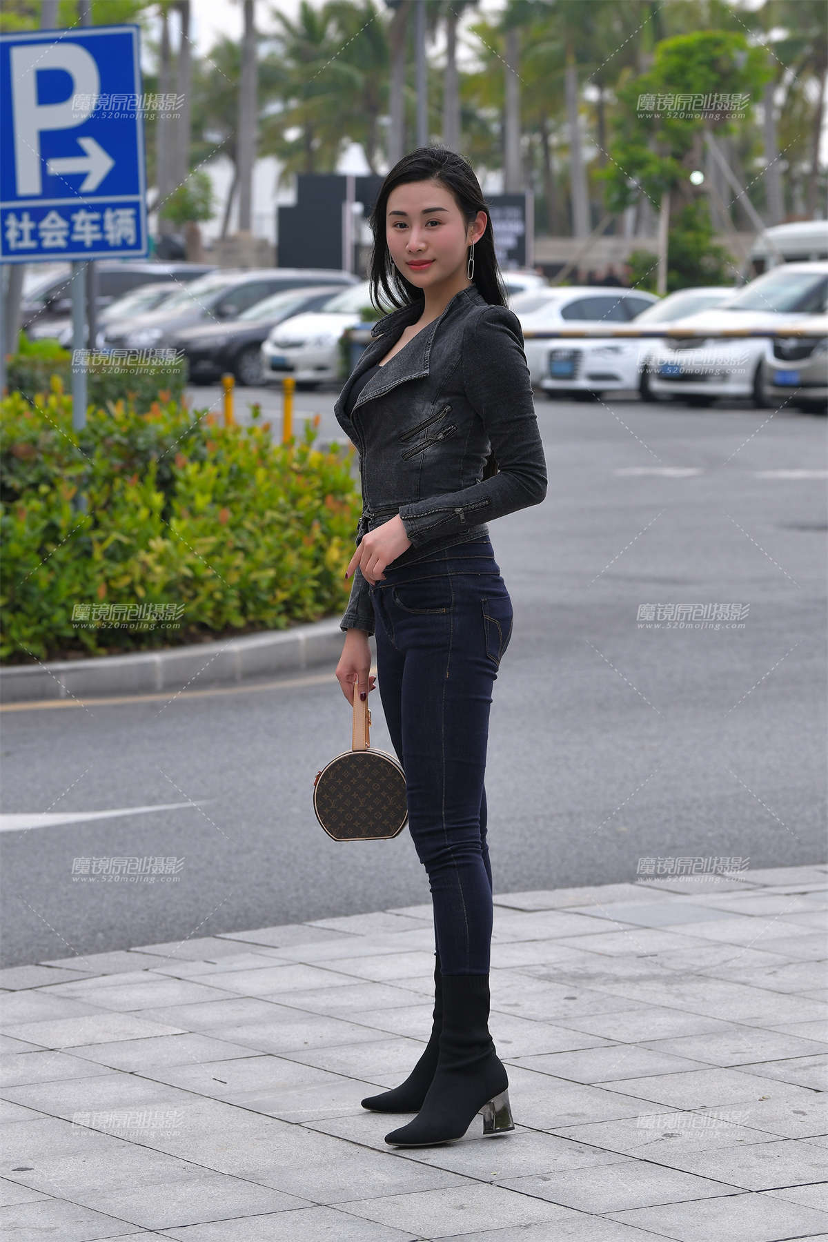 【视觉冲击赛贴】午饭后的邂逅，紧牛美女-日更街拍