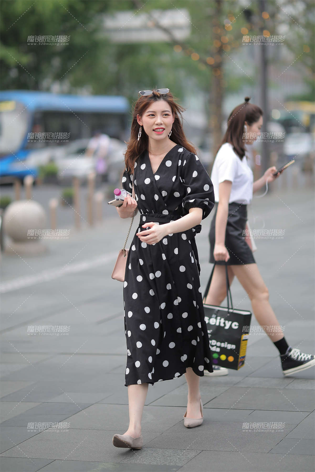 【凯恩赛贴】人见人爱的清纯美眉-日更街拍