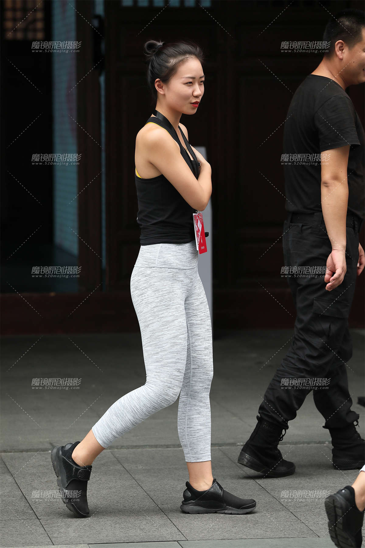 灰色健身裤mm-日更街拍