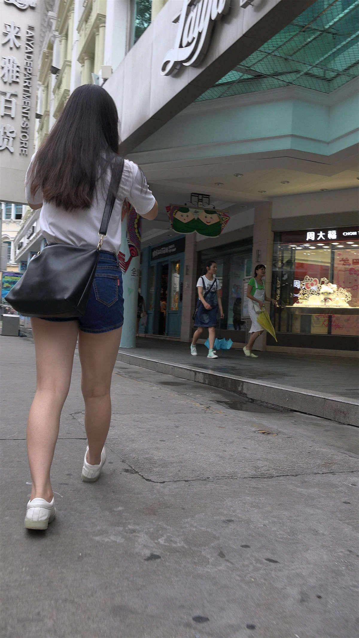 图片[2]-高腰热裤小清新美眉-日更街拍