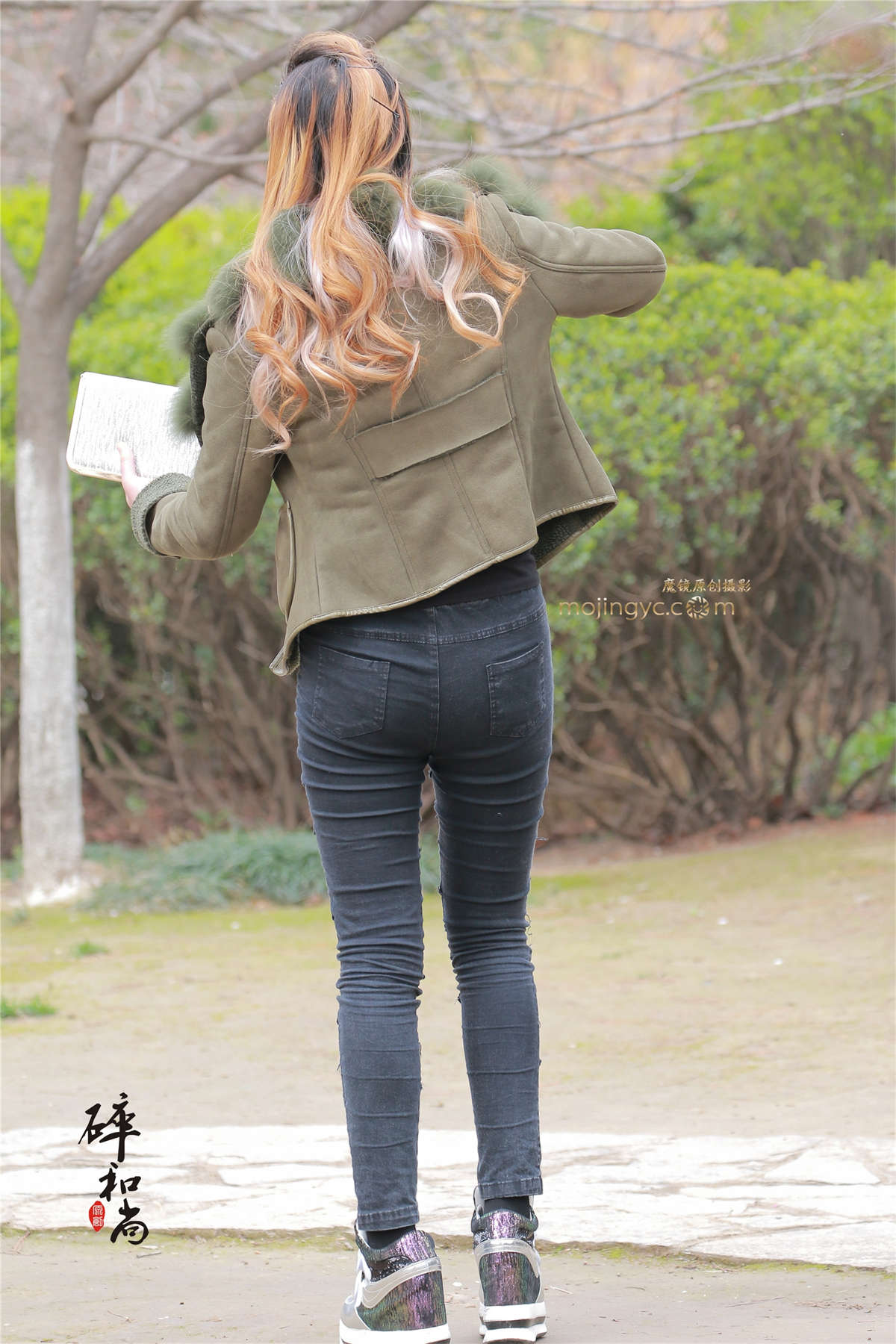 紧身牛仔口罩，摘下口罩很不错-日更街拍