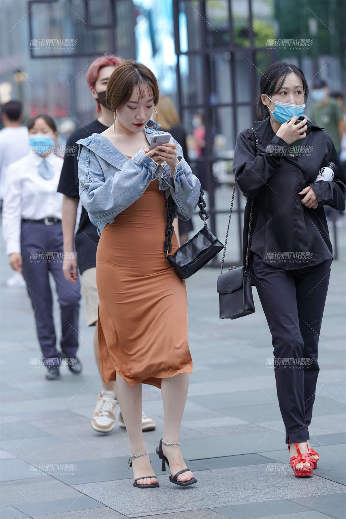 最近喜欢短发女人-日更街拍