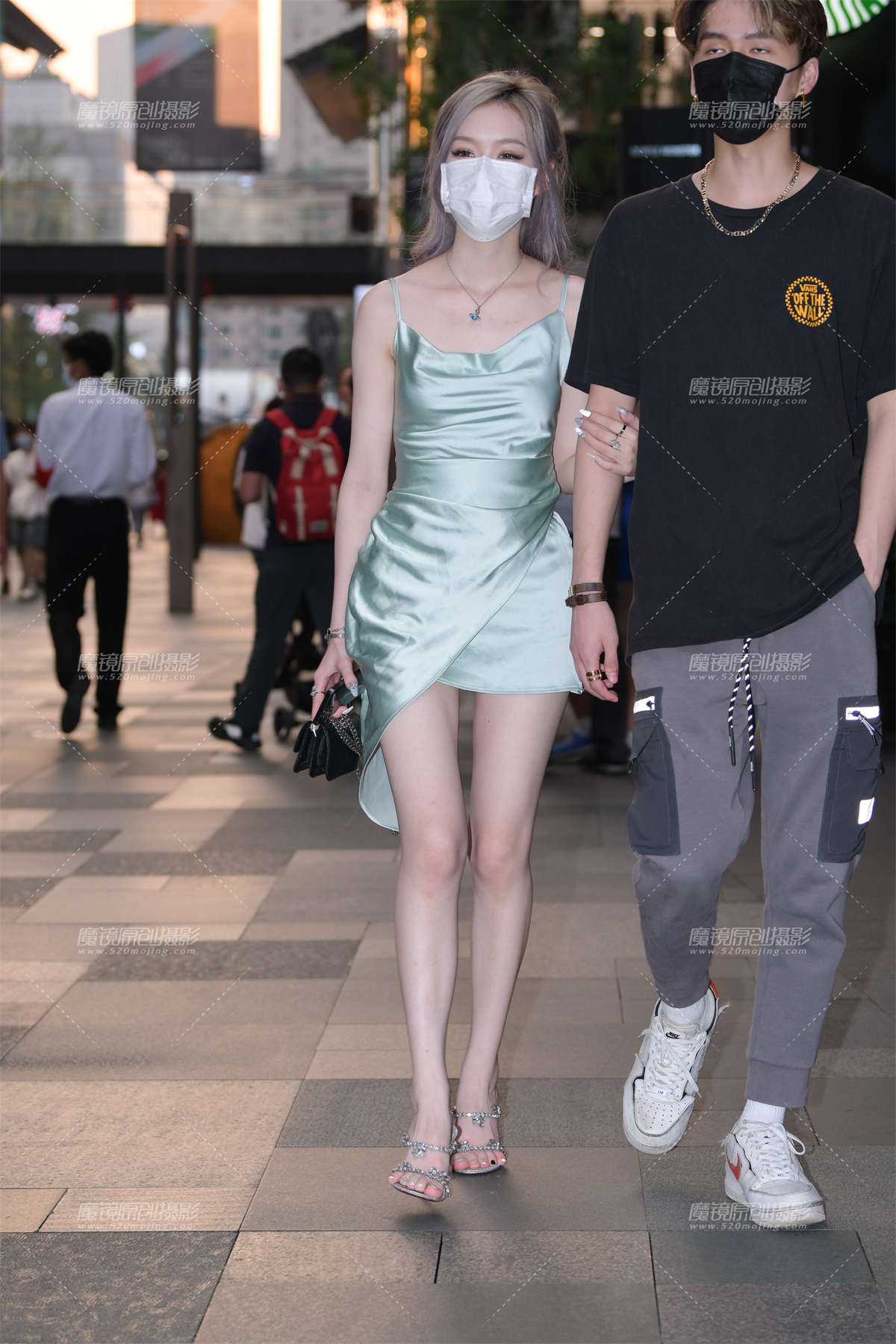 白皙美腿女友-日更街拍