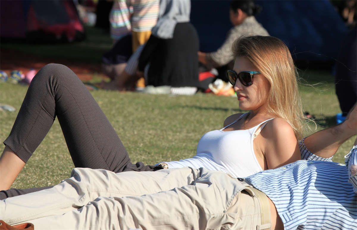 图片[2]-踏青公园街拍系列No.1117 迷人金发女郎符合全世界的审美标准 第1套-日更街拍