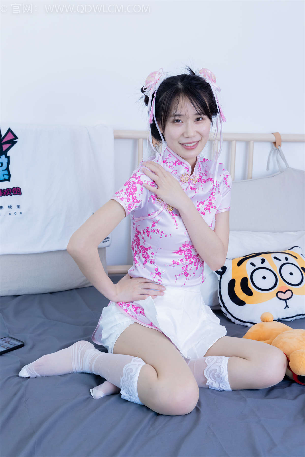 物恋传媒 NO.2130 菜菜-粉红泡泡-日更街拍