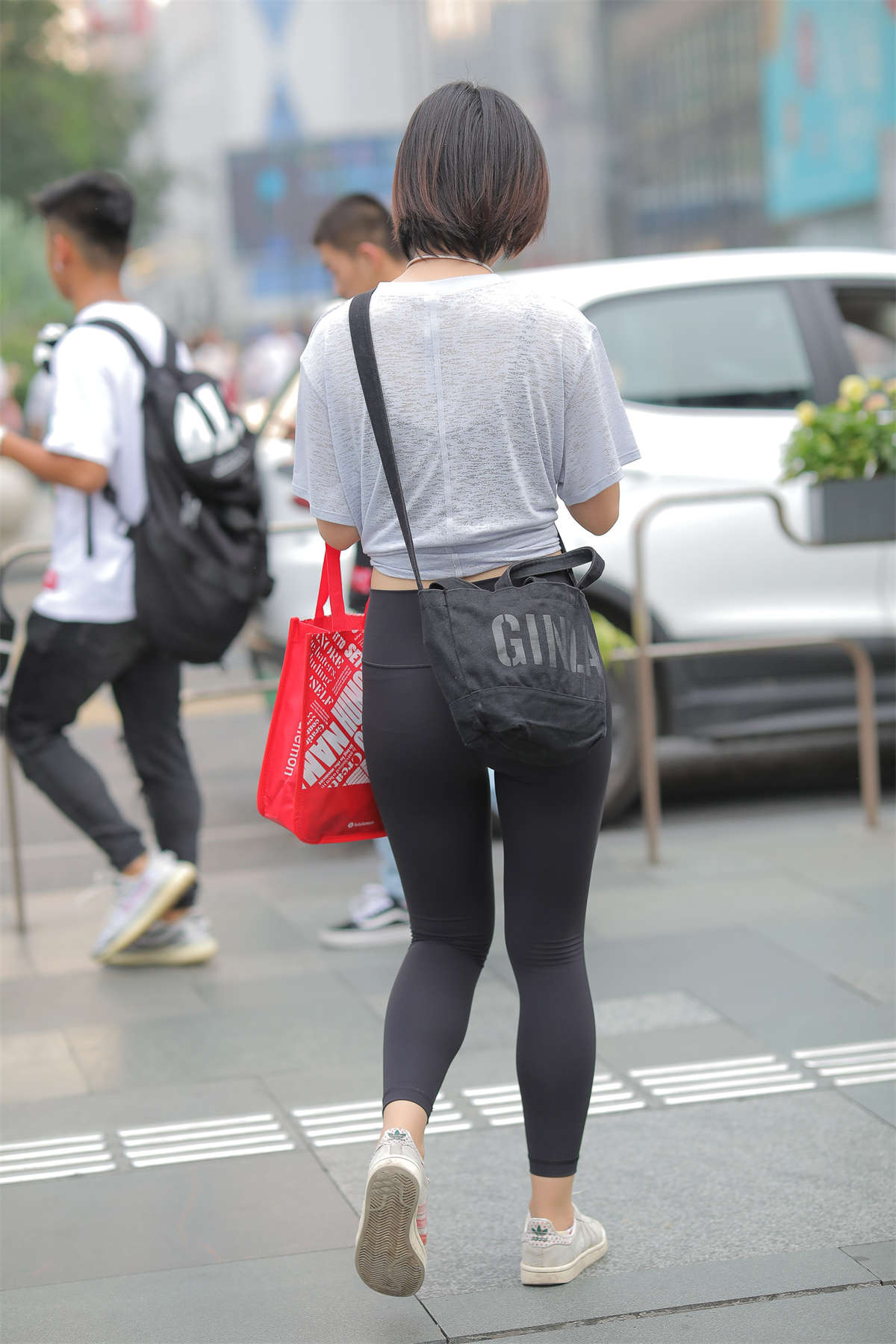 图片[2]-黑色紧身裤-日更街拍