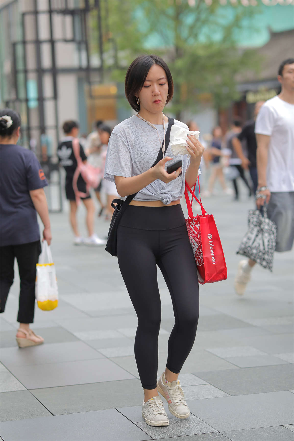 黑色紧身裤-日更街拍