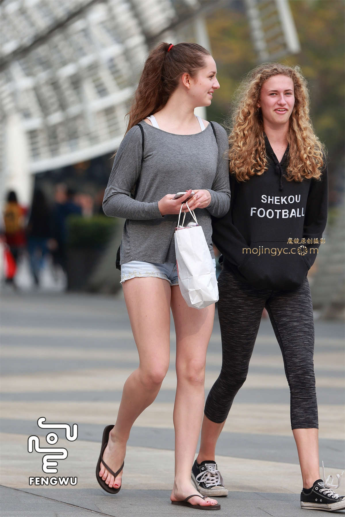 图片[2]-热裤，美腿，拖鞋，洋妞-日更街拍