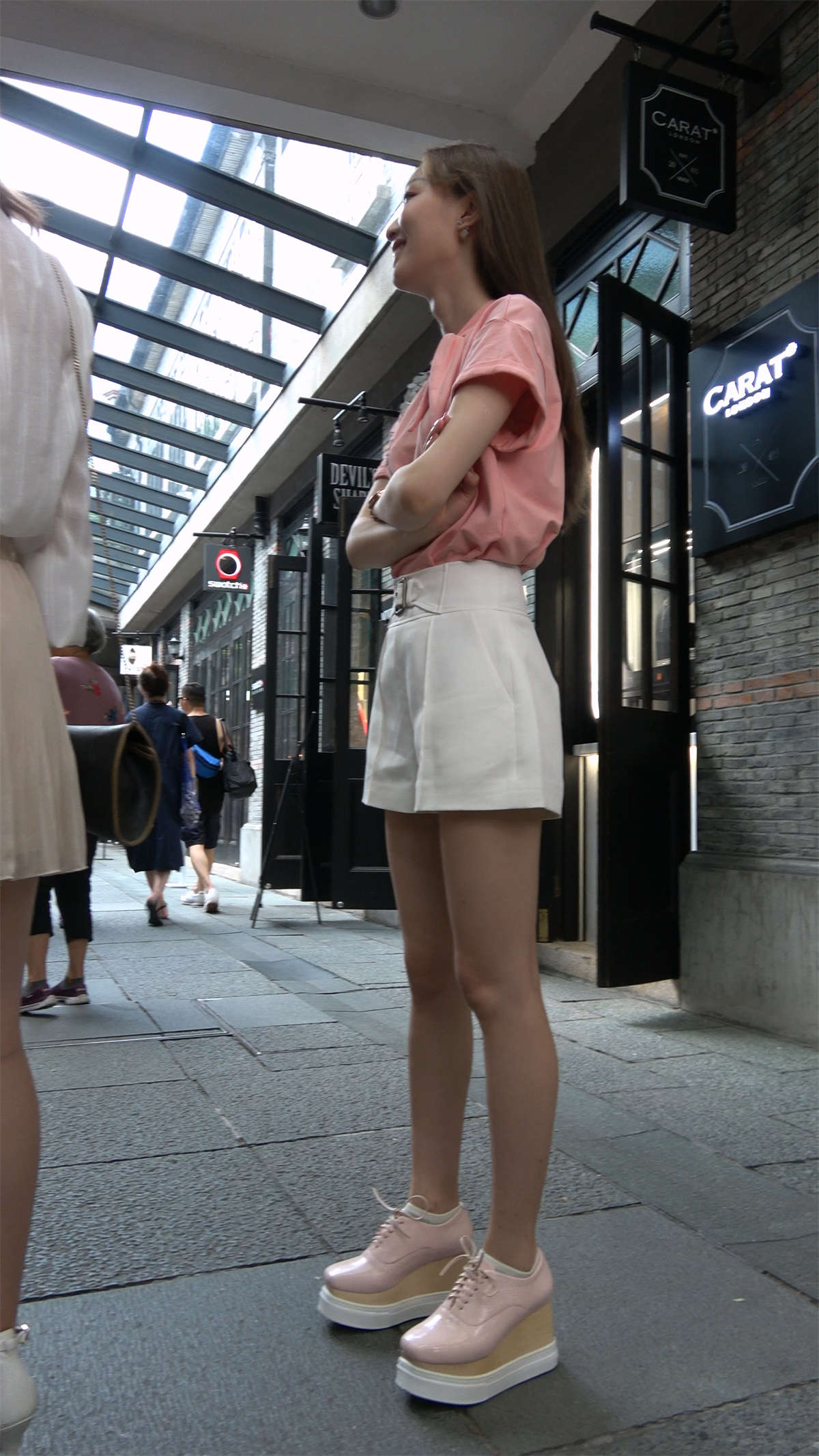 图片[2]-令人怦然心动的两位时尚街拍美女姐妹-日更街拍