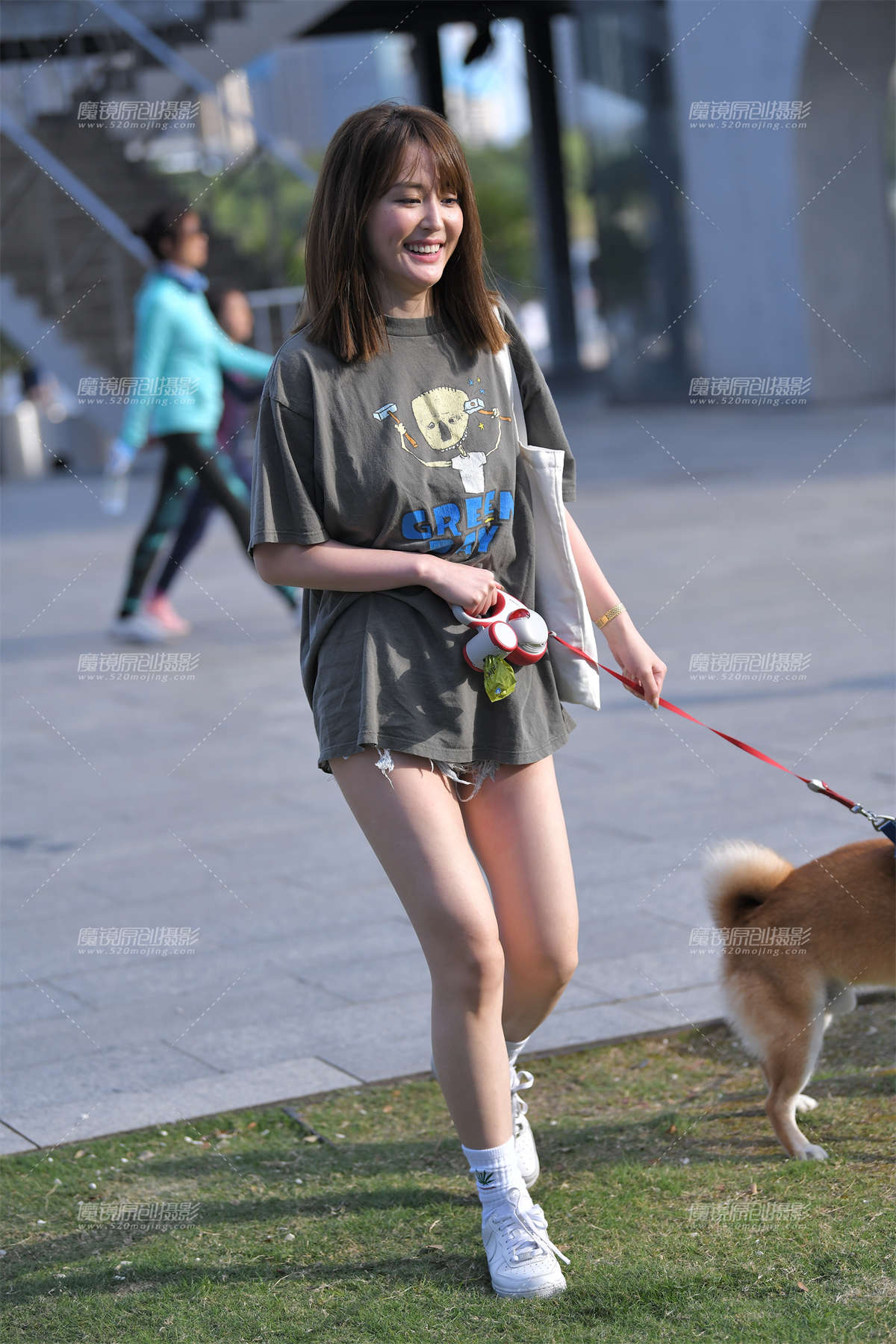 【咔喳赛帖】小狗与热裤-日更街拍