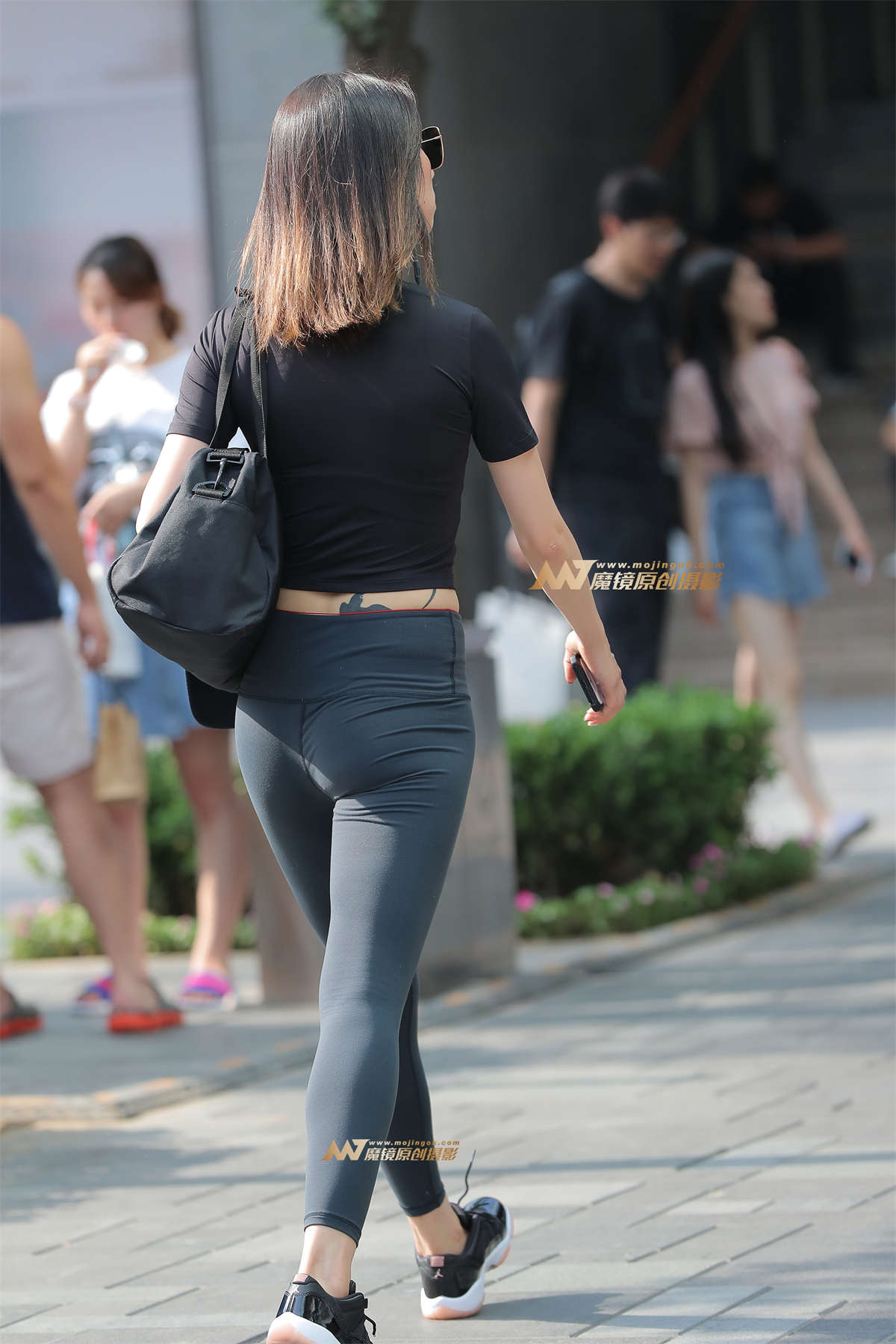 图片[2]-【街拍之魂赛帖】B93、气场美女走的飞快-日更街拍