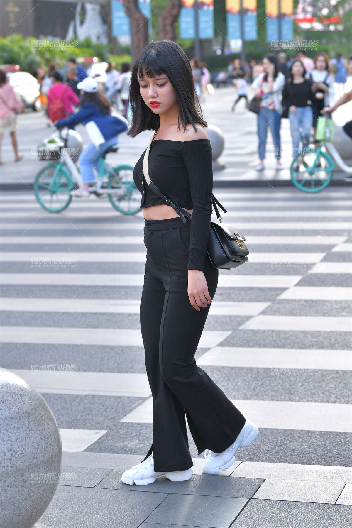 图片[2]-【视觉冲击赛贴】性感，紧身黑裤女孩-日更街拍