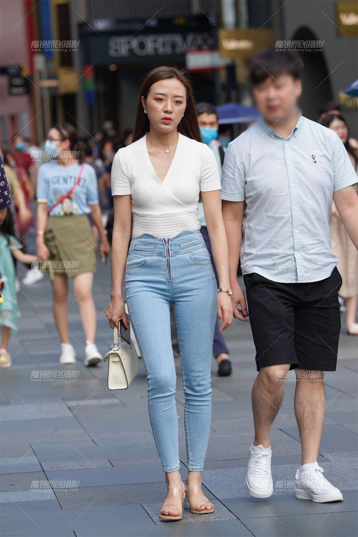 紧牛小姐姐-日更街拍