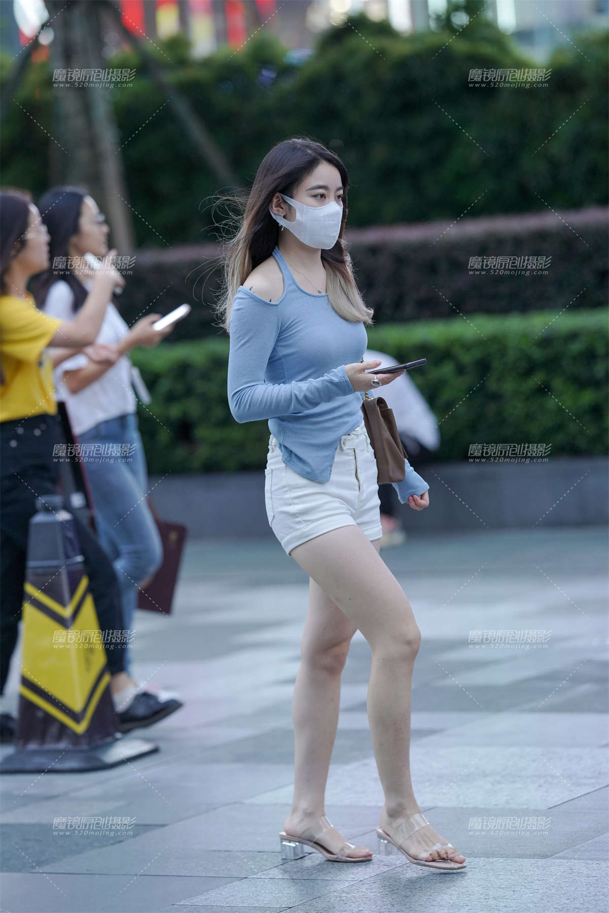 热裤美眉-日更街拍