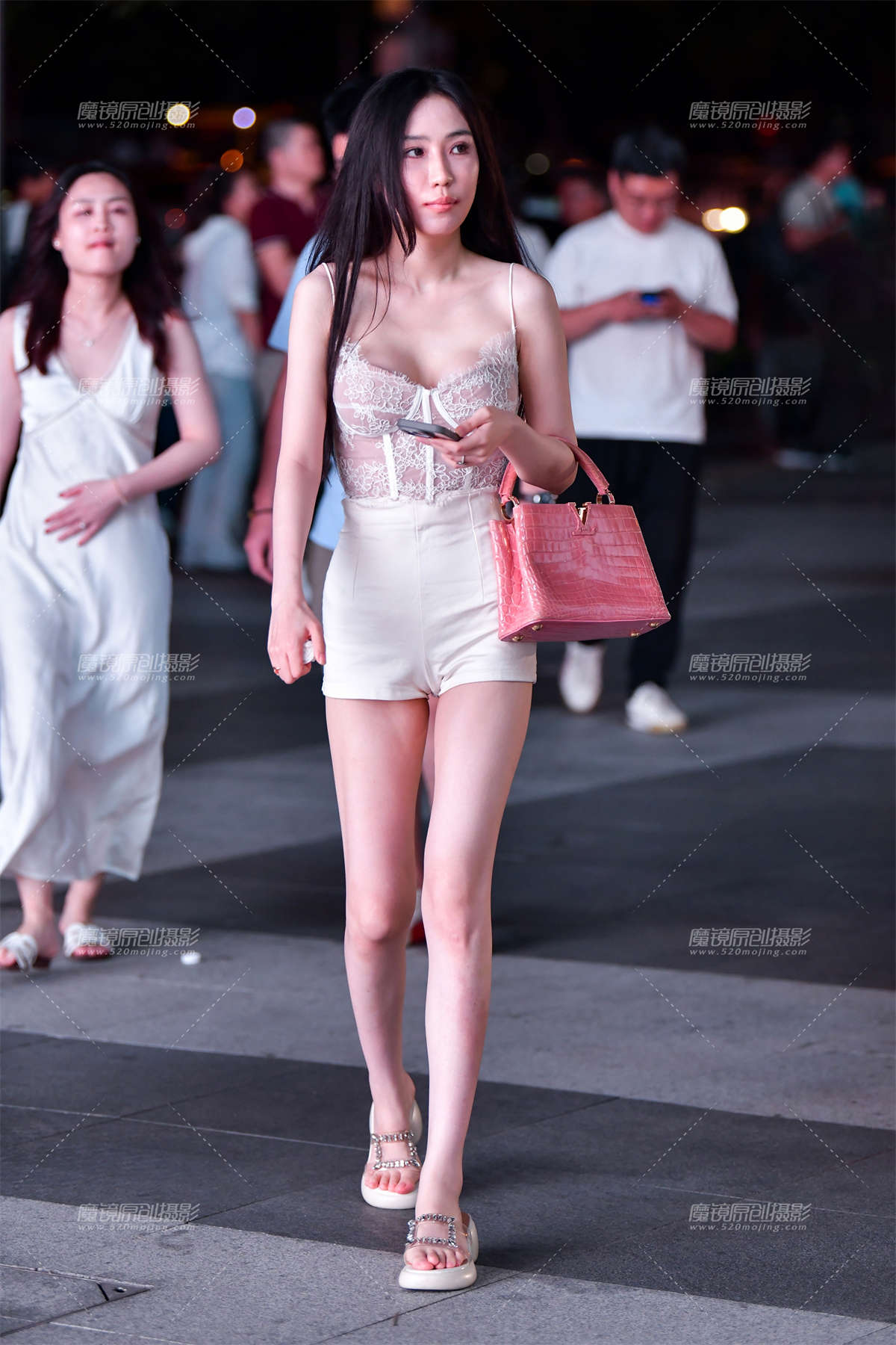 图片[2]-★傍晚妩媚热裤美女-日更街拍