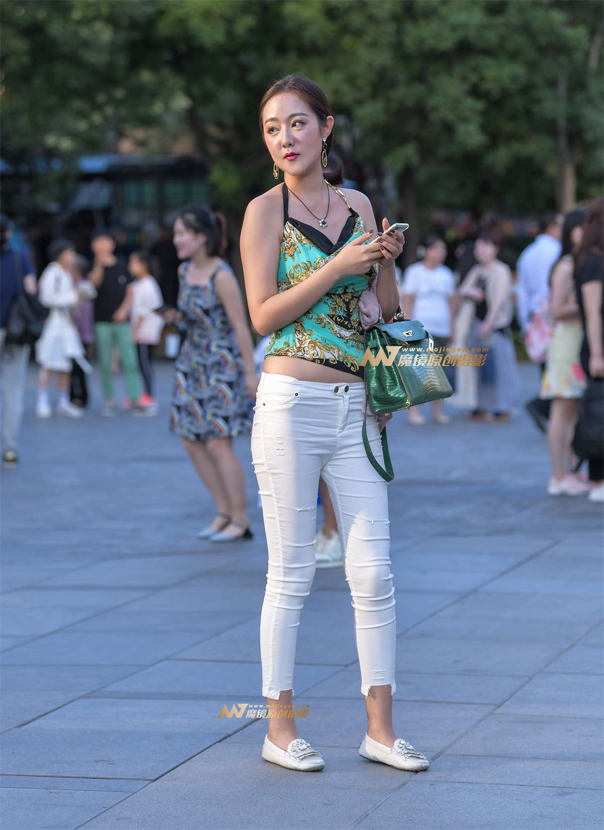 【街拍之魂赛帖】B94、很有女人味儿的女人-日更街拍