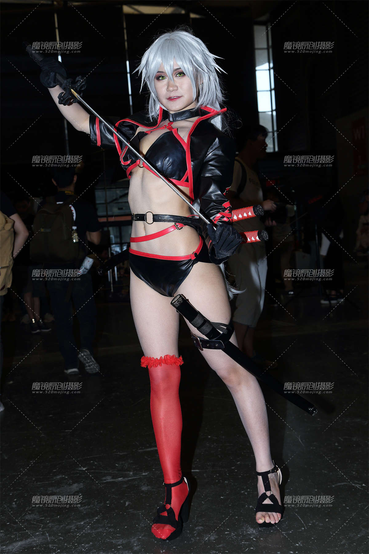 双刀妹子好性感-日更街拍