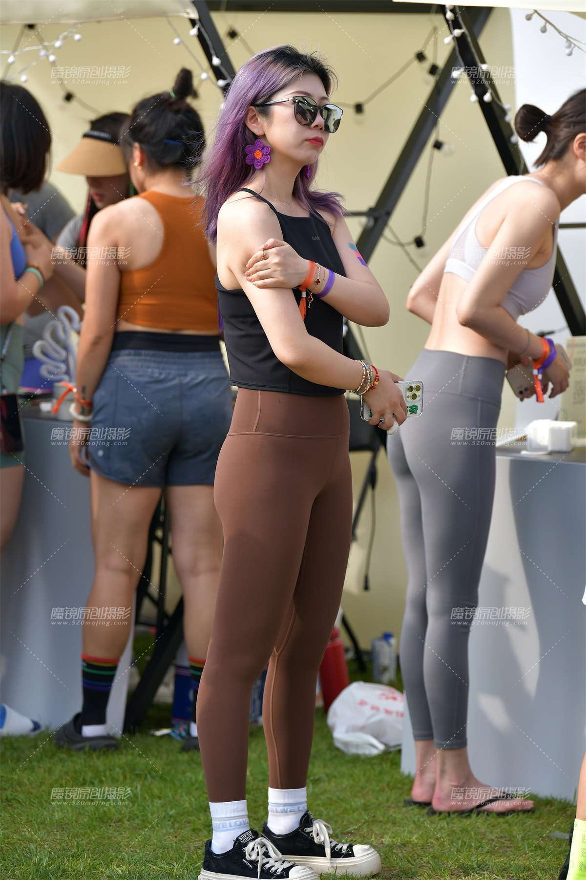 ★韵味黑衫瑜伽裤美女-日更街拍