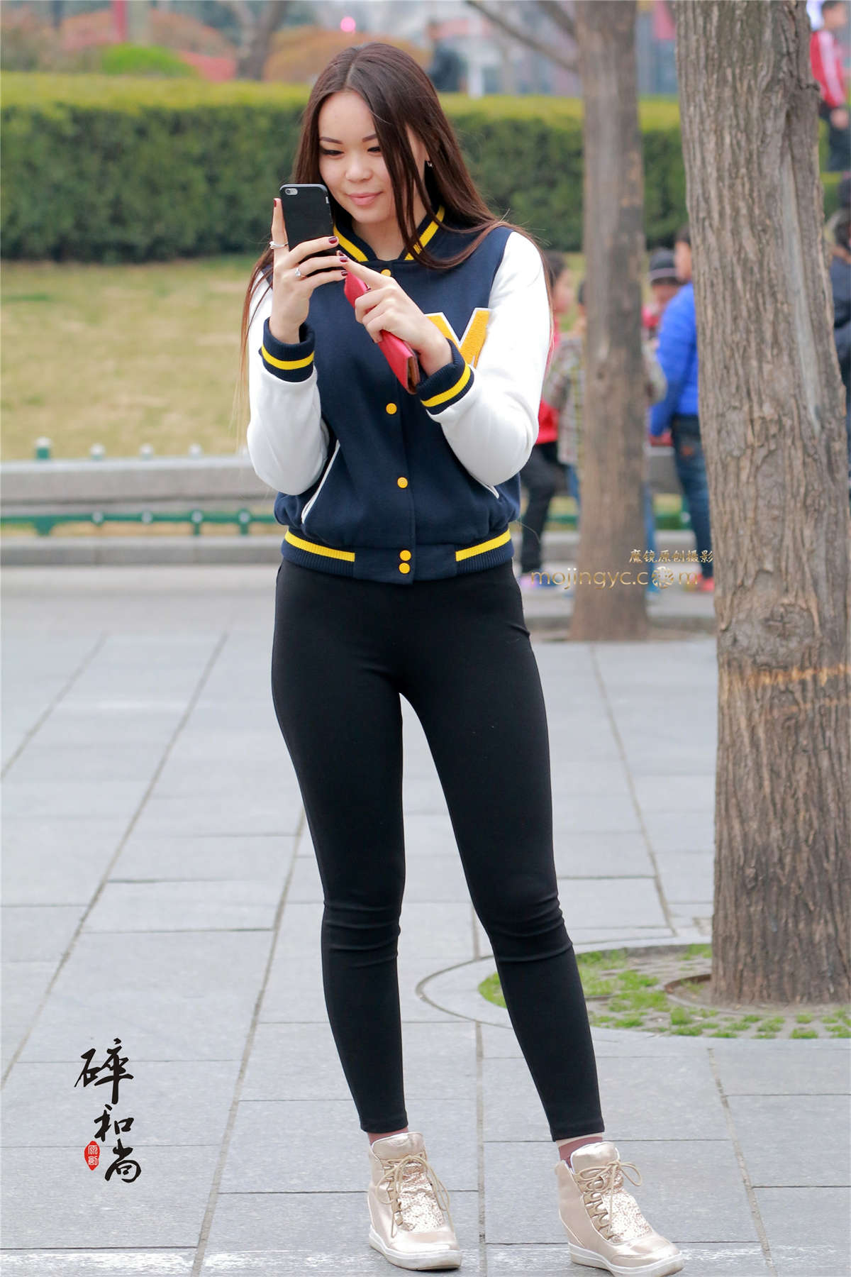 长腿紧身裤美女-日更街拍