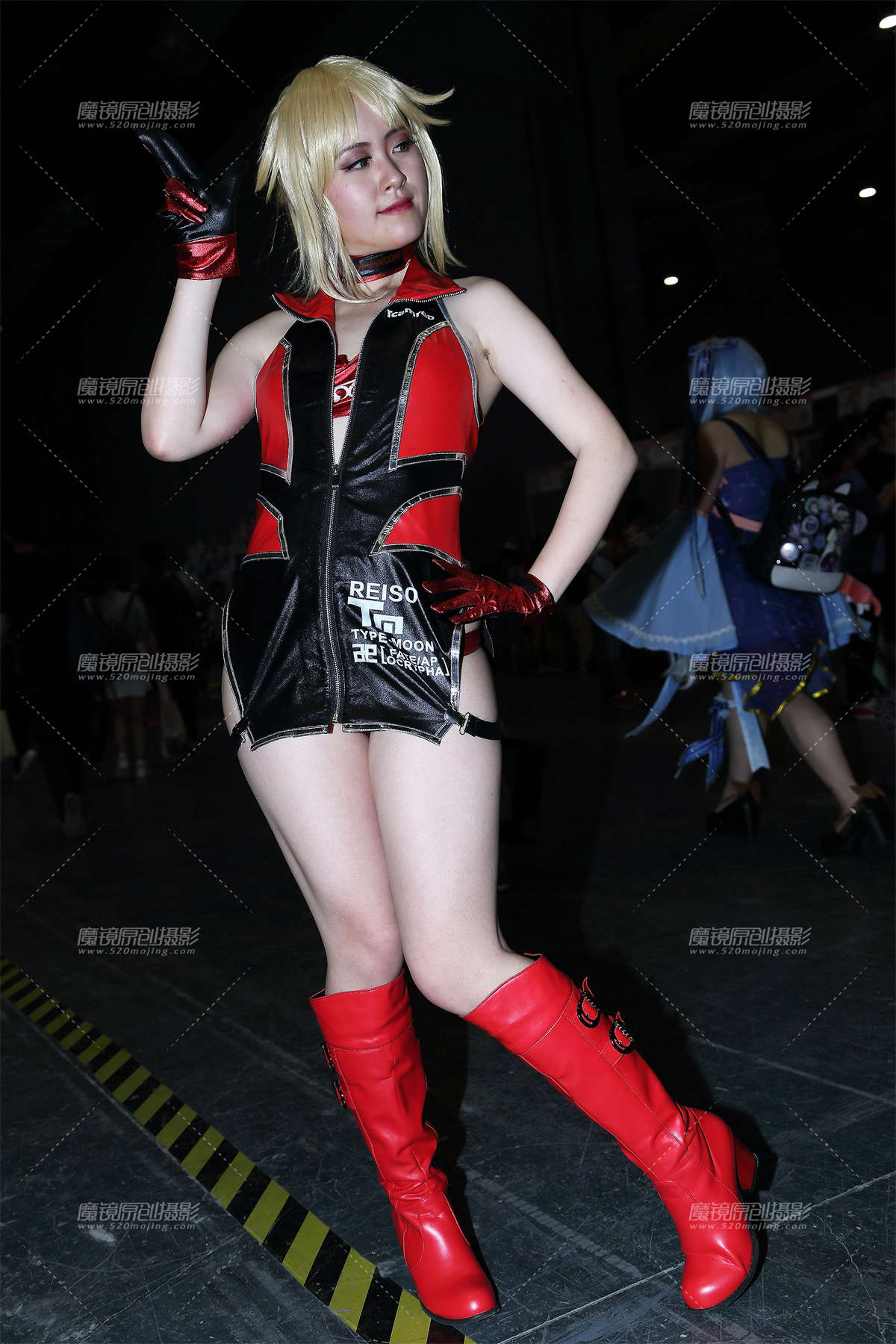 性感的小短裙Coser-日更街拍