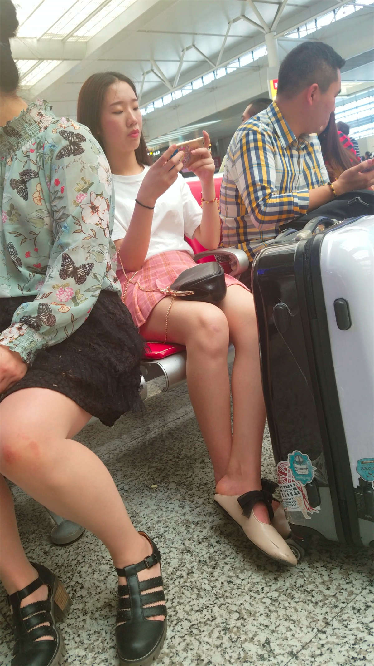 [4K高清视频]甜美性感的大学美女会计-日更街拍