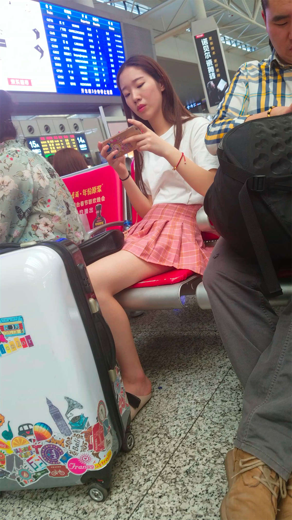 图片[2]-[4K高清视频]甜美性感的大学美女会计-日更街拍