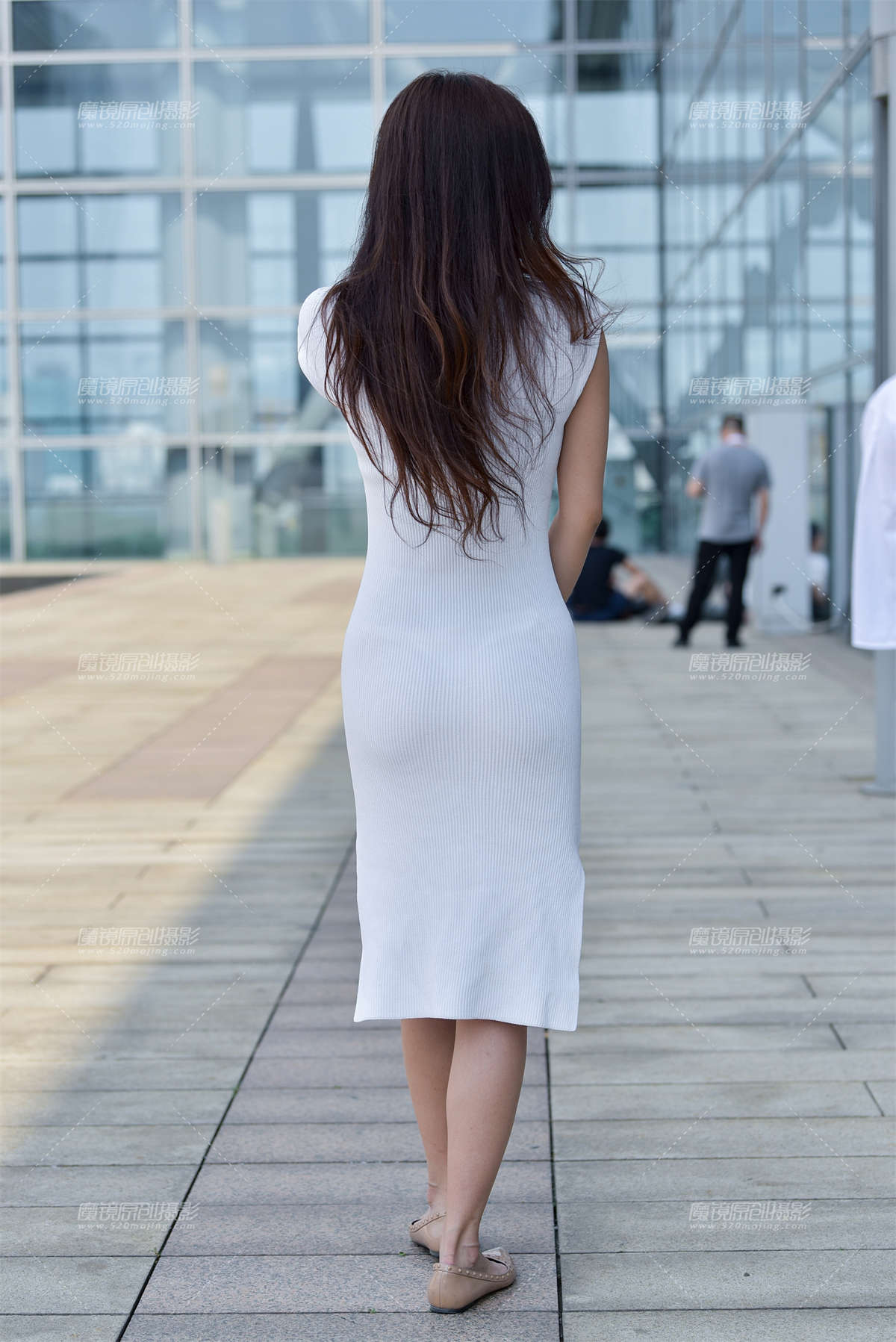 图片[2]-【赛德克赛帖】翘臀长发白纱裙-日更街拍