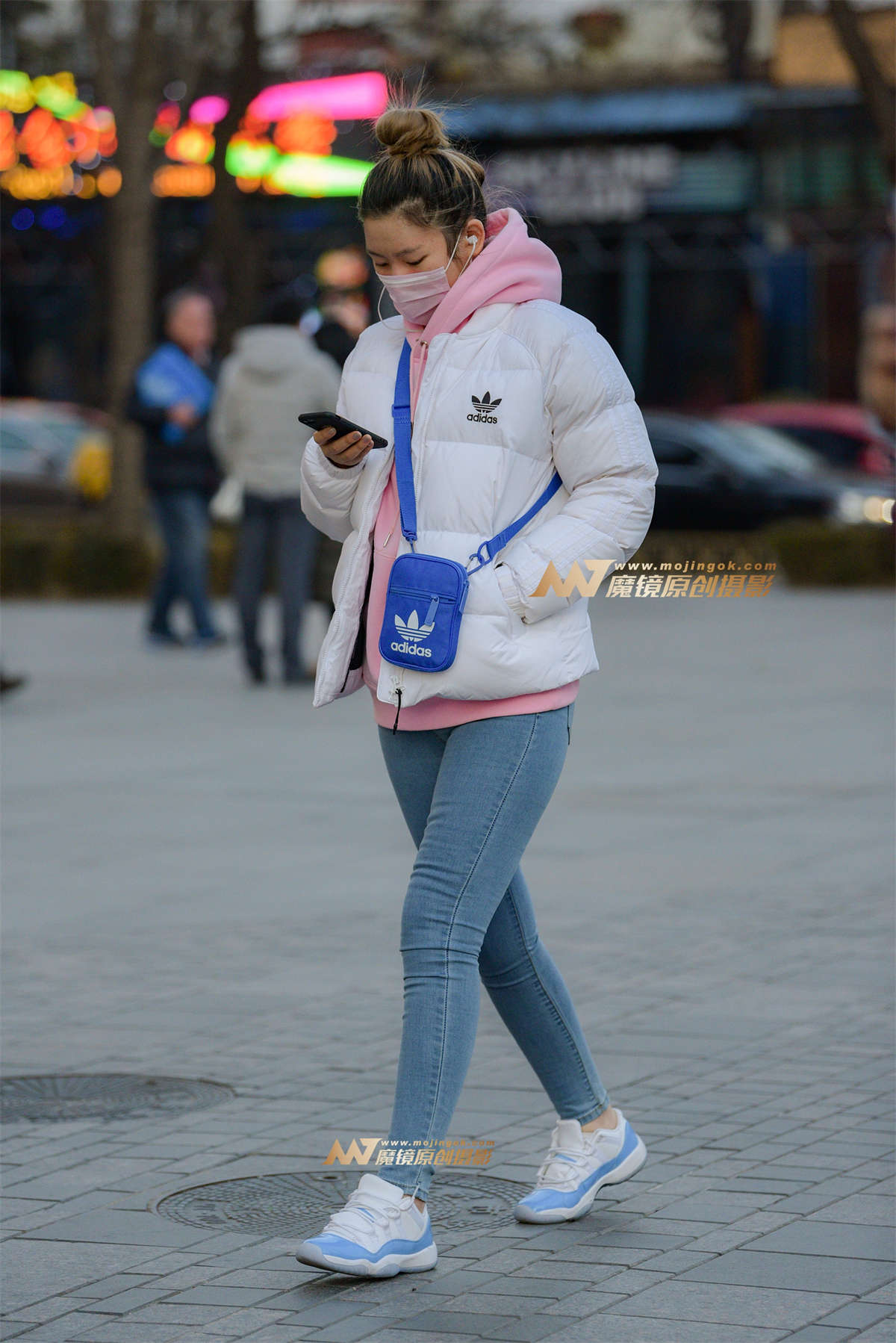 紧身肥臀仔裤女-日更街拍