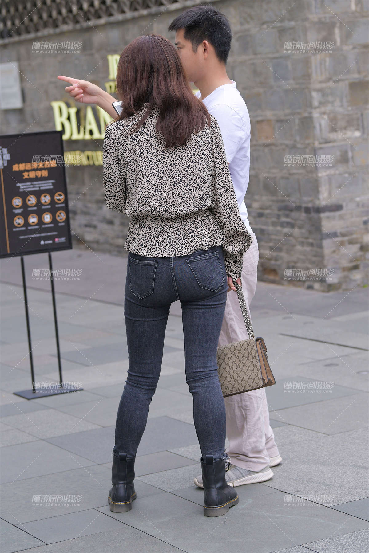 图片[2]-【视觉冲击赛贴】秋意的紧牛女友-日更街拍