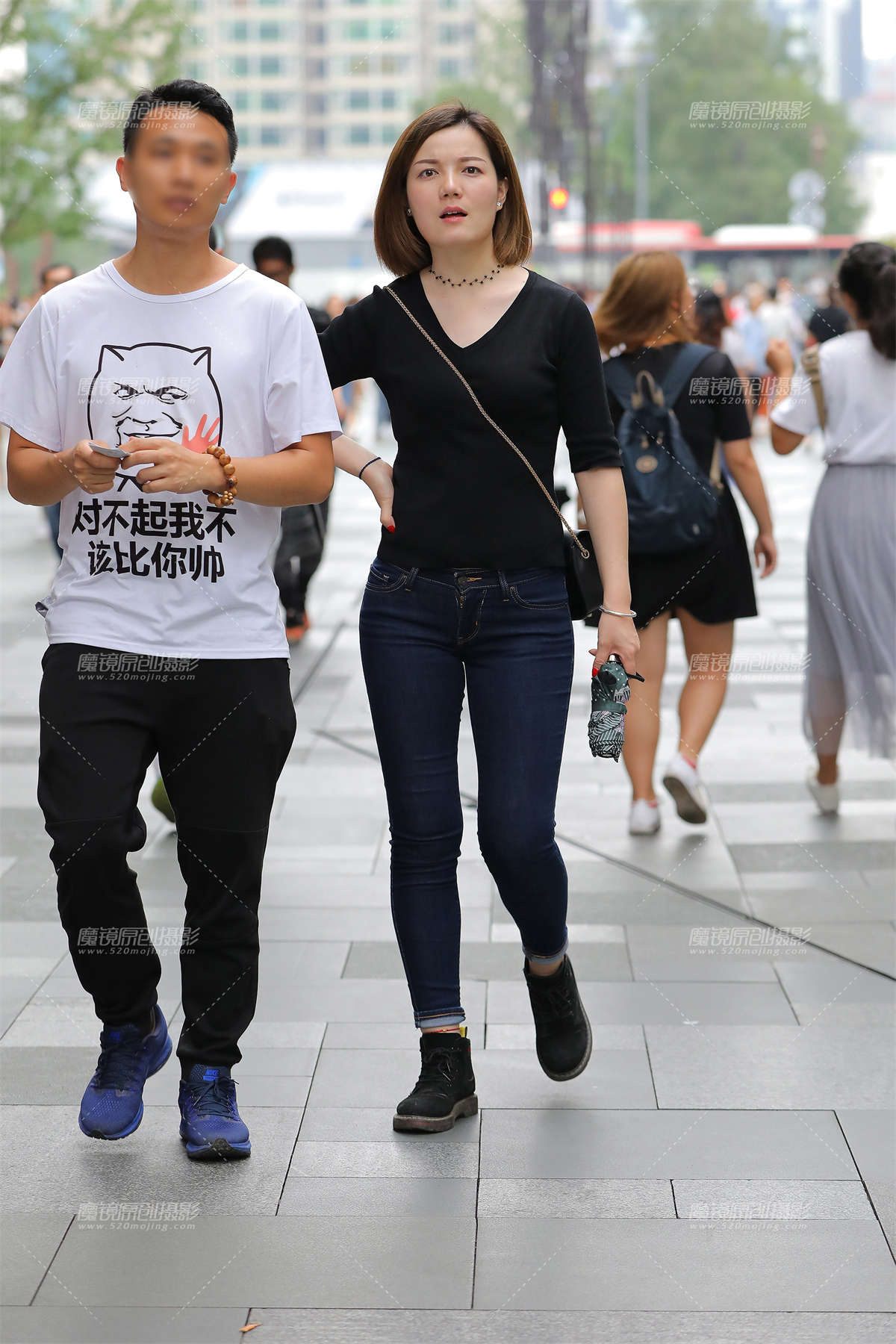 一如既往嘚喜欢紧牛美眉-日更街拍