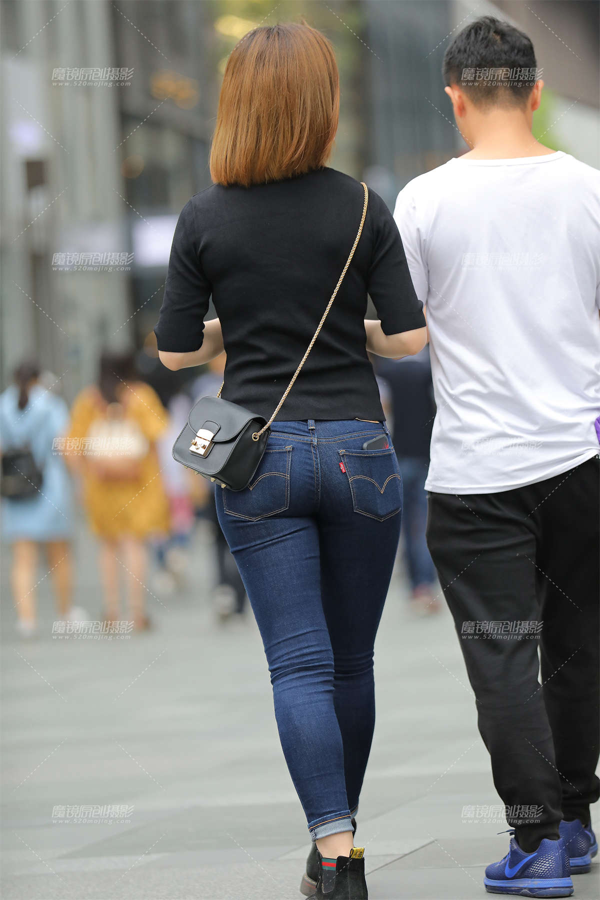 图片[2]-一如既往嘚喜欢紧牛美眉-日更街拍