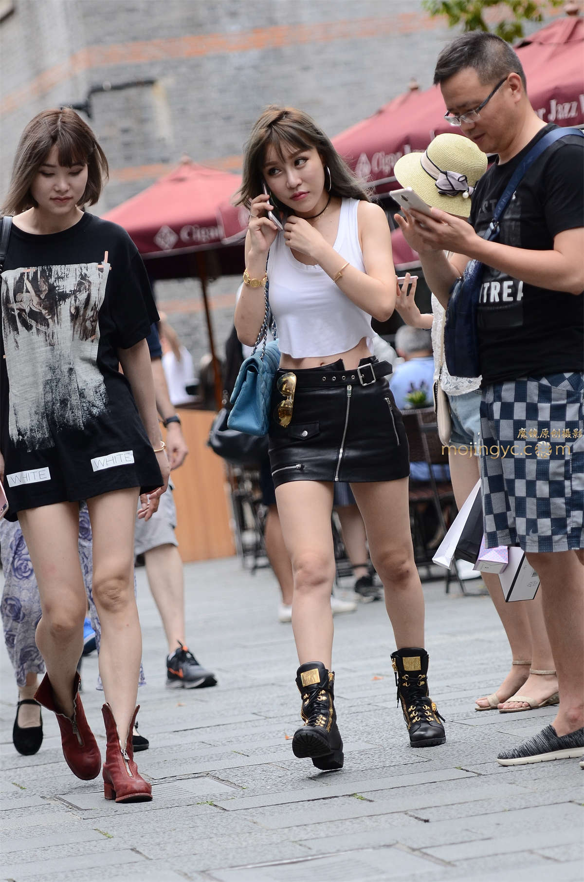 【验证街拍大赛NO.4】神摄手赛06 白色小马夹，包臀皮裙-日更街拍