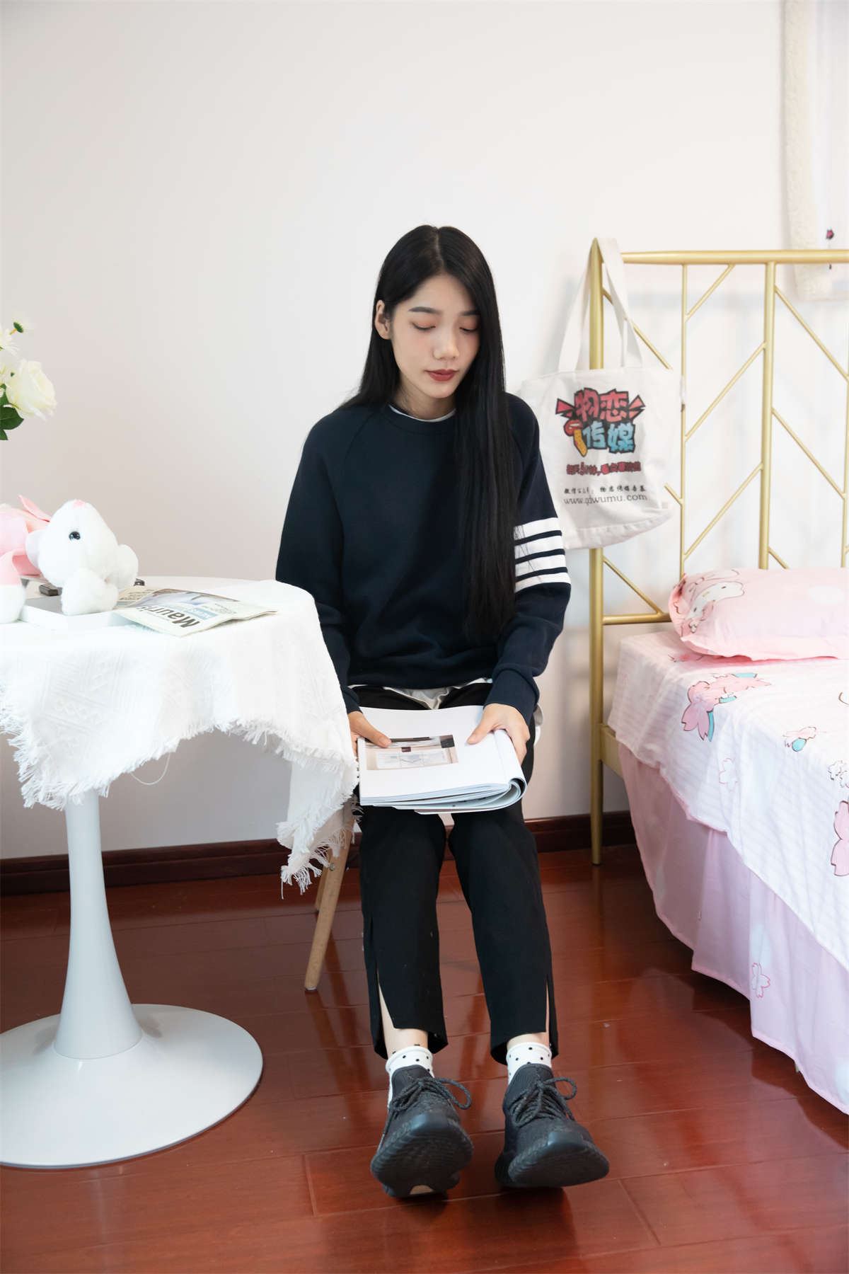 物恋传媒 NO.909 蕾蕾-黑色玫瑰-日更街拍