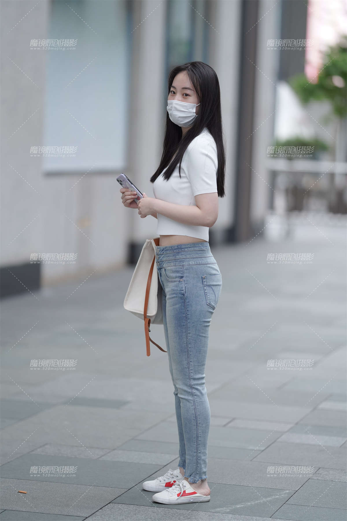 喜欢这种素素的女孩 看着很踏实-日更街拍