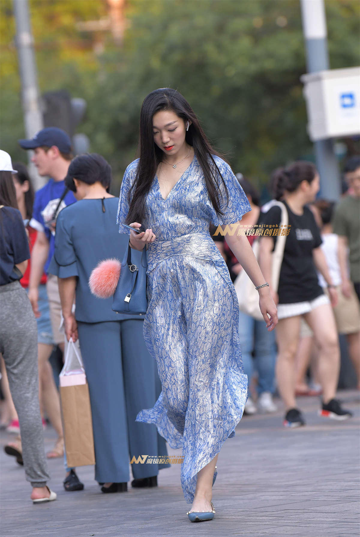 【街拍之魂赛帖】B97、淡雅气质妩媚佳人-日更街拍