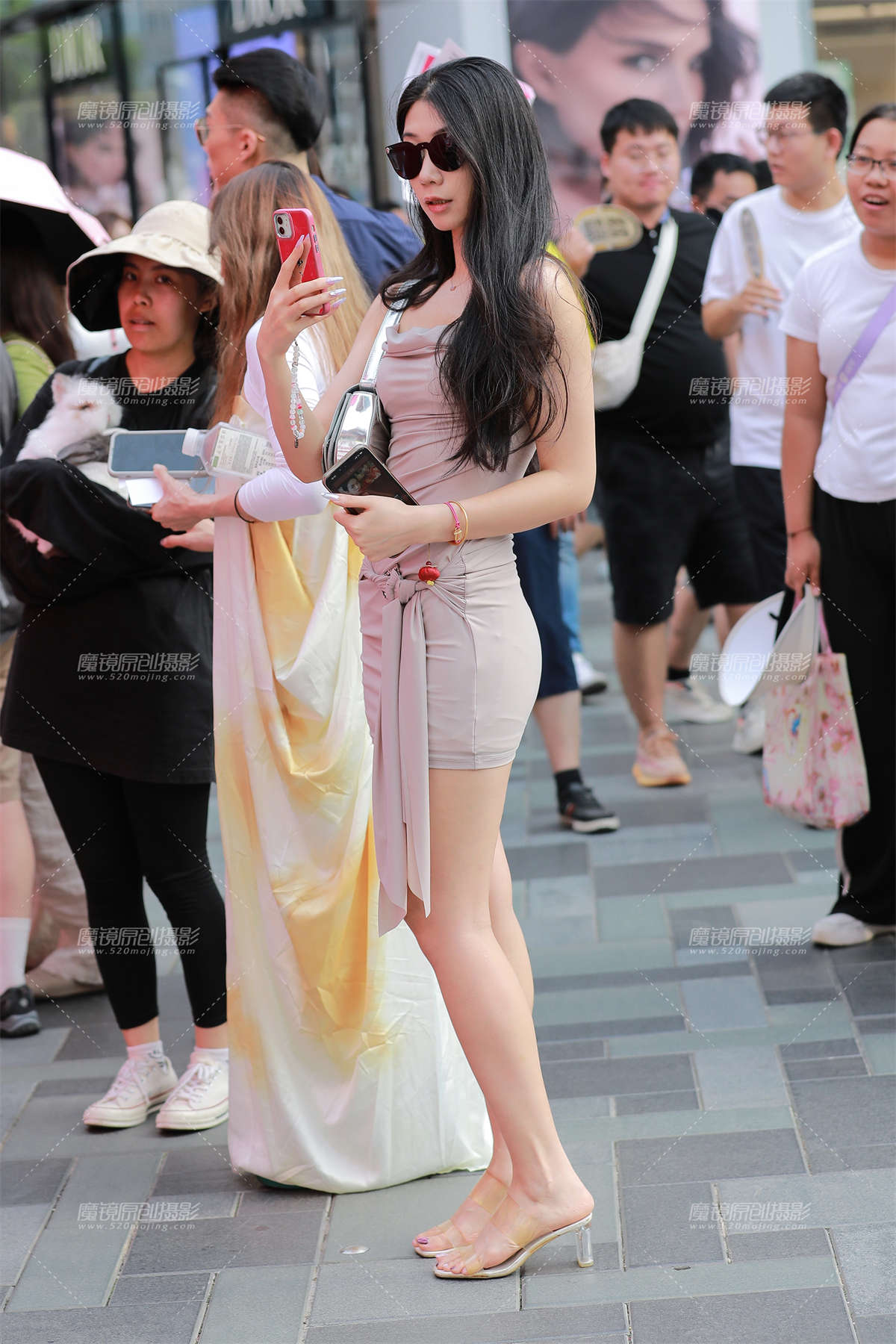 长腿包臀裙美女-日更街拍