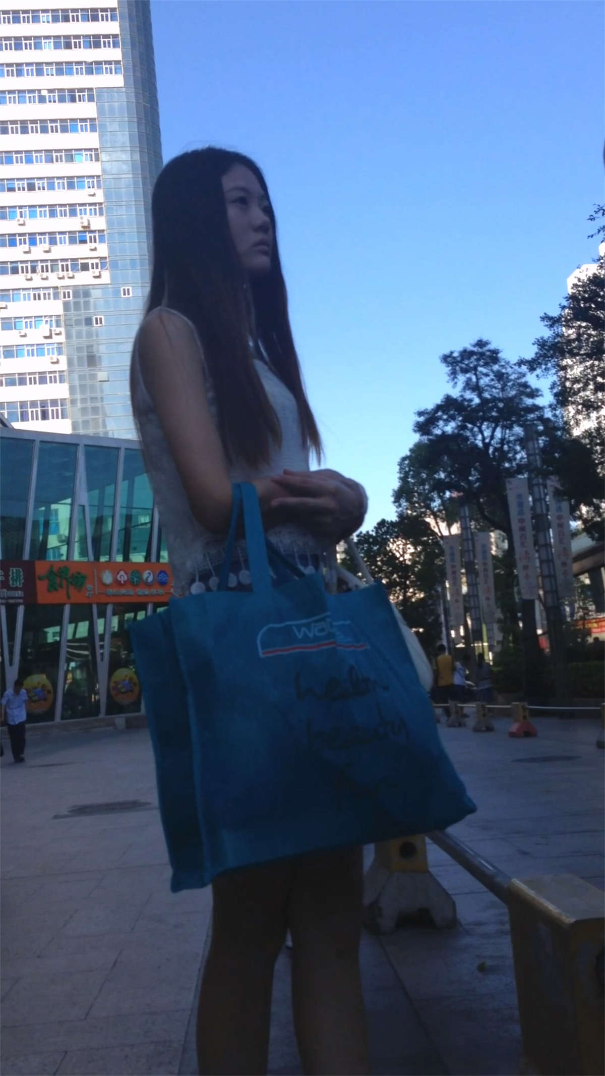 图片[2]-170以上的美女路边打车-日更街拍