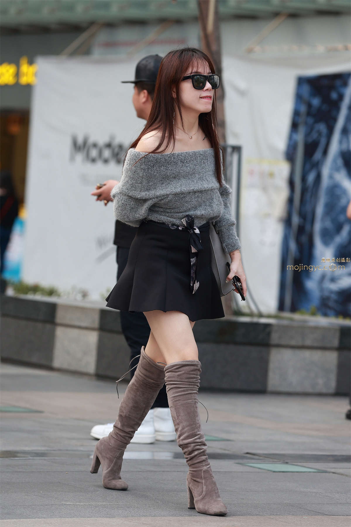 小摆裙，裸腿，长靴-日更街拍