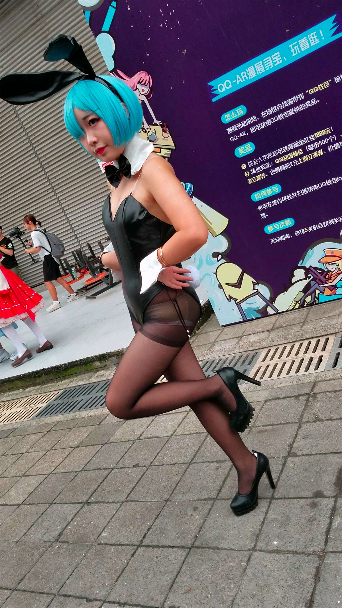 动漫展cosplay的黑丝袜二次元美少女-日更街拍