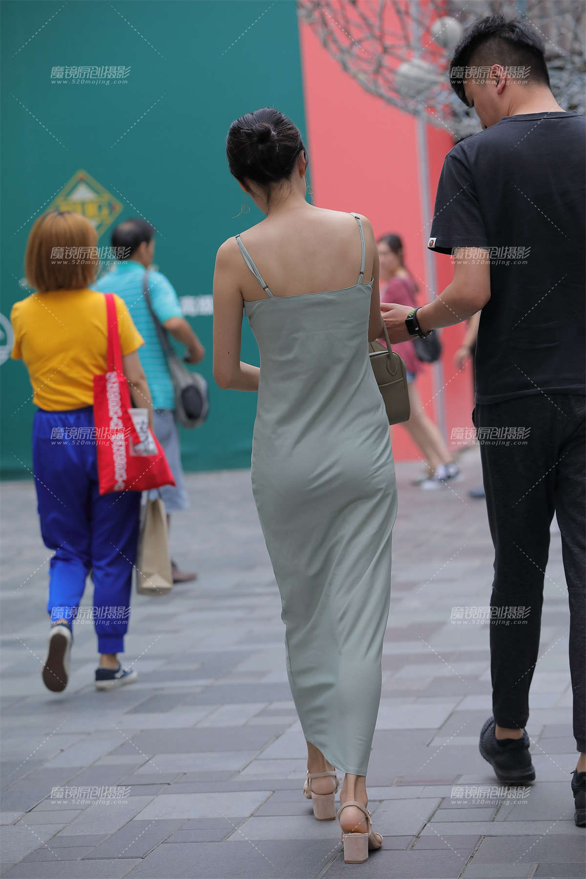 图片[2]-优雅的吊带美__-日更街拍