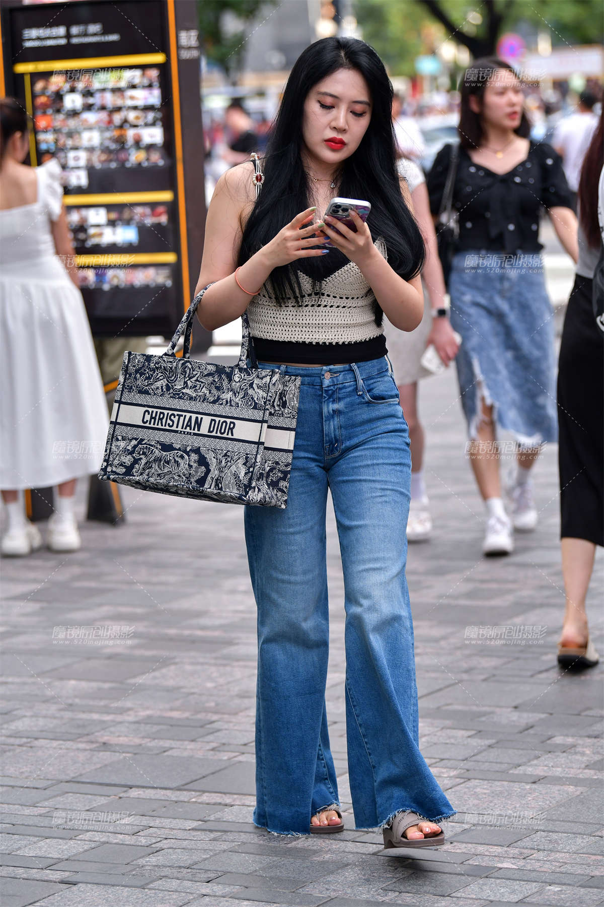 图片[2]-★吊带牛仔裤美女-日更街拍