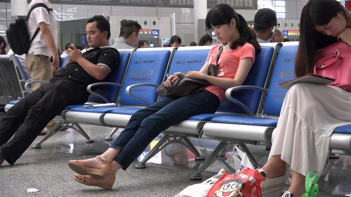 图片[2]-一看就是清纯女生未经修饰的精美素足-日更街拍