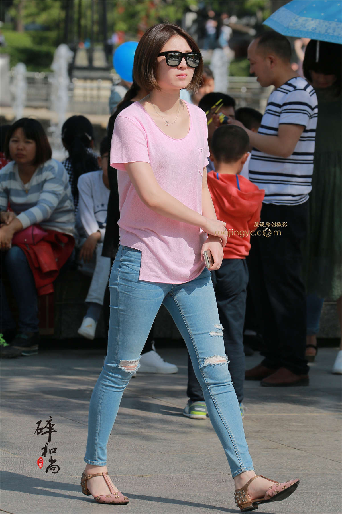 简洁的紧身蓝色牛仔（20P）-日更街拍