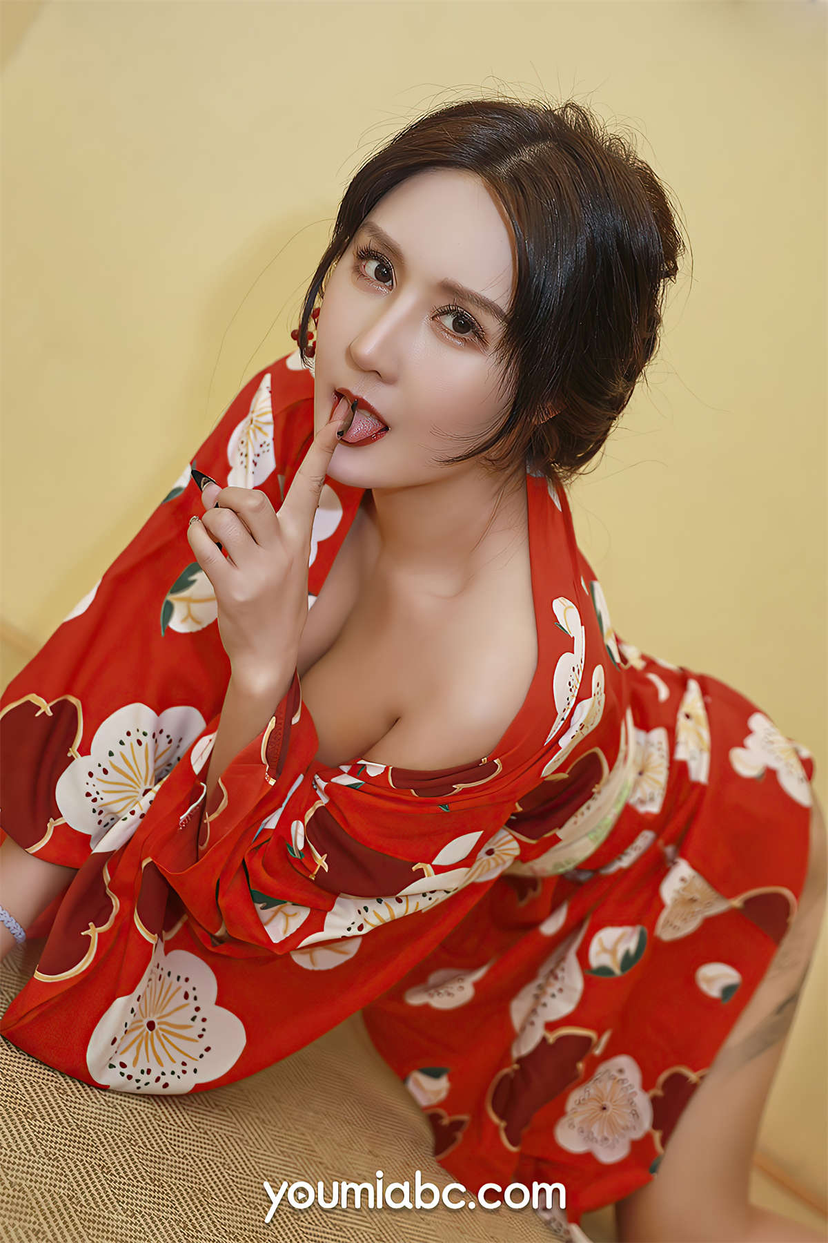 YouMi尤蜜 2021.11.29 伊甸园女优 娜依灵儿-日更街拍