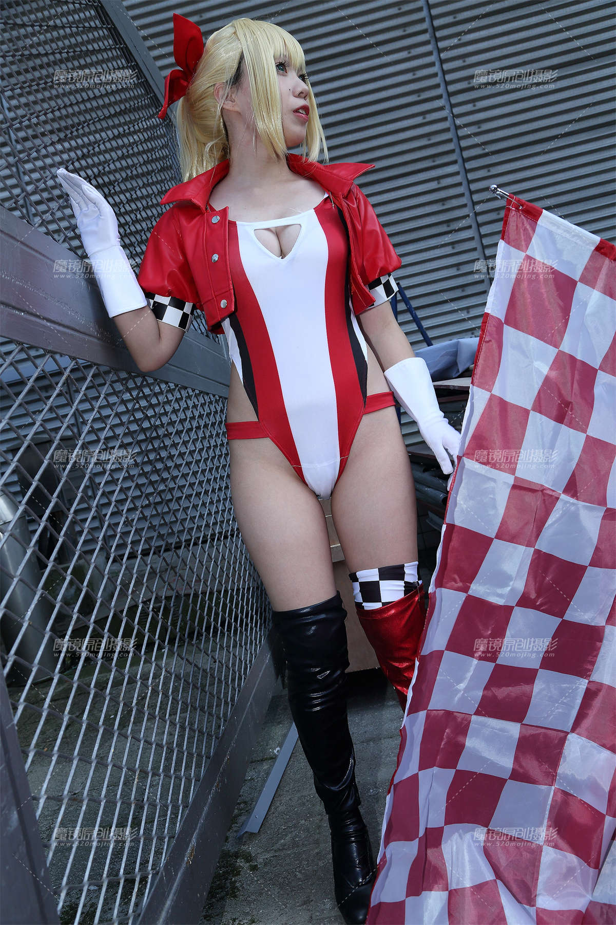 穿高叉赛车服的大长腿模特-日更街拍