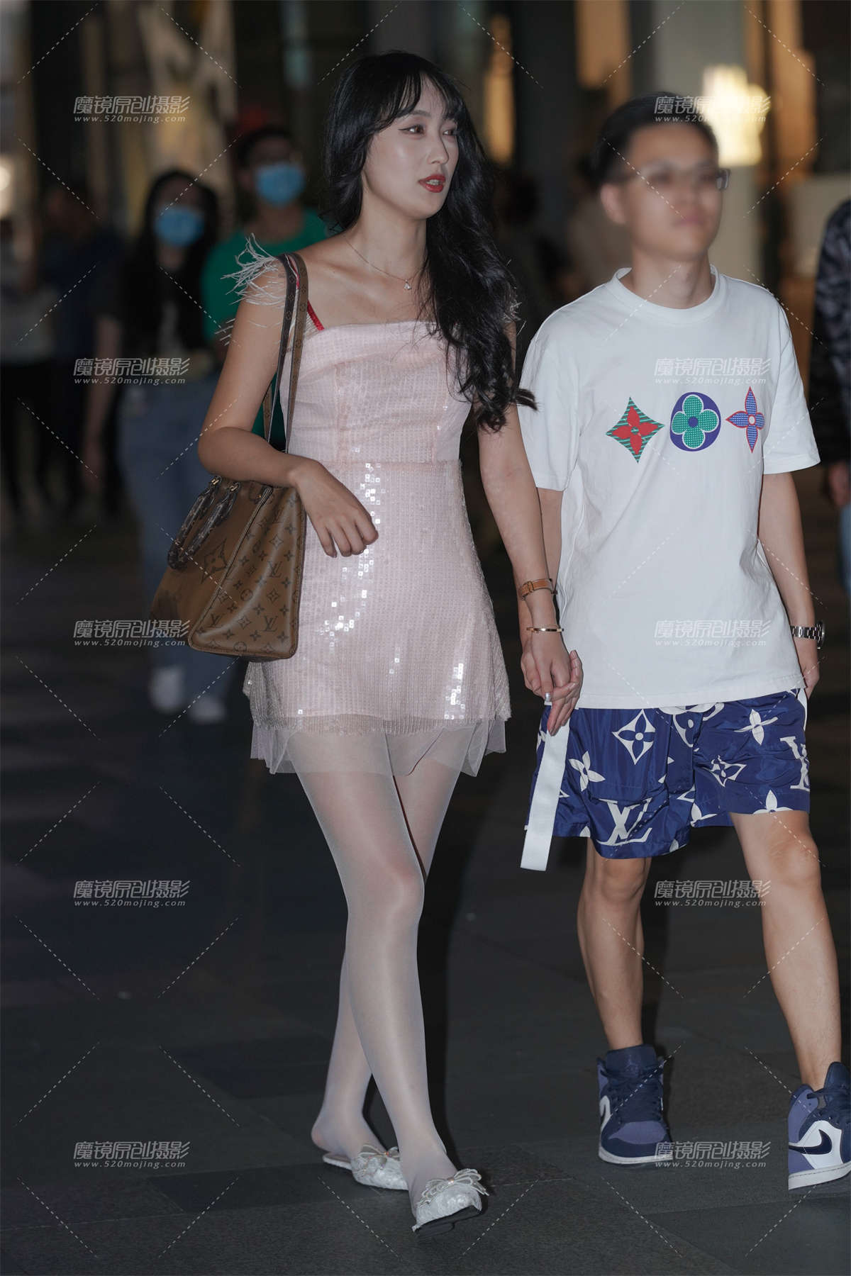 白丝美女-日更街拍