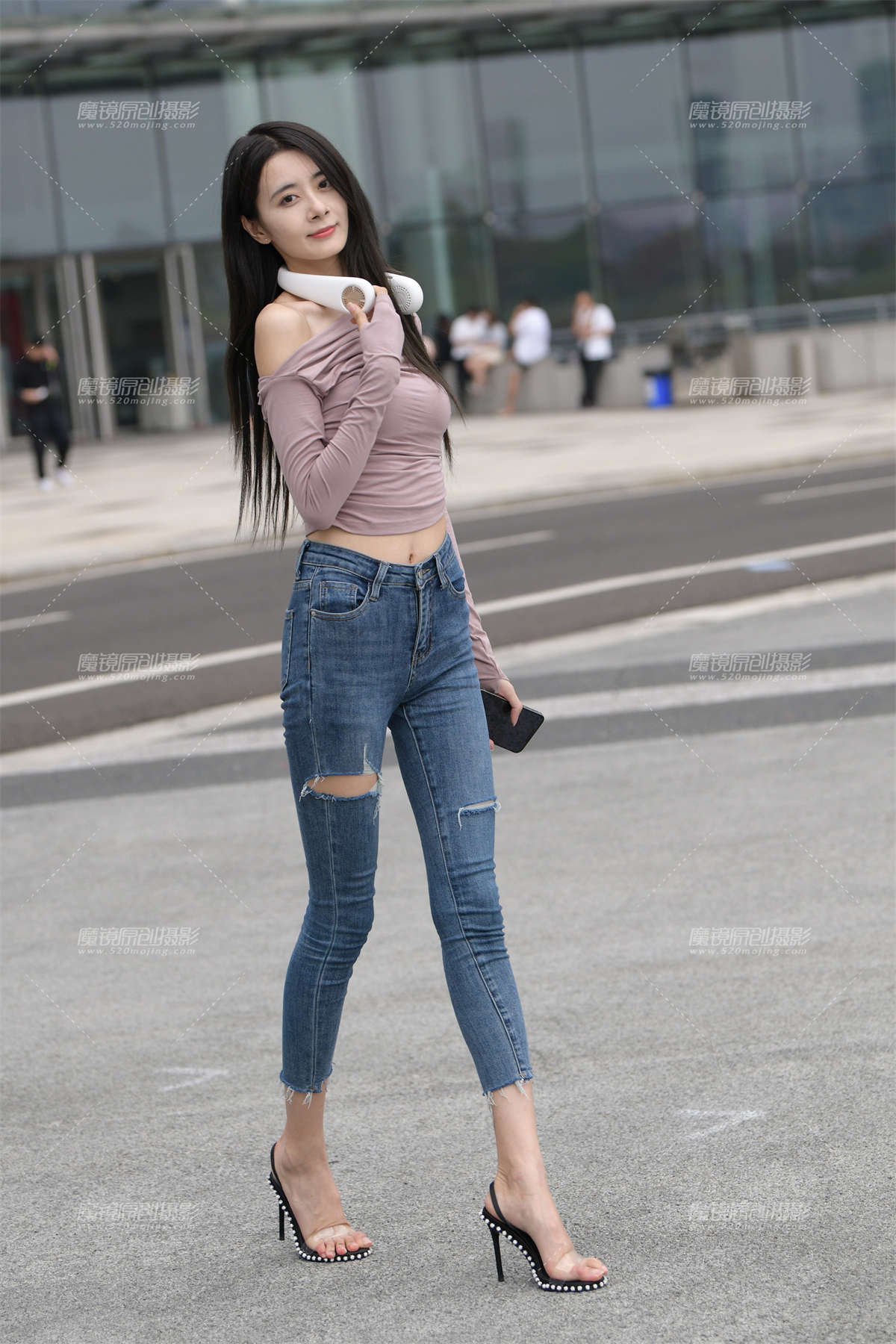 苗条大长腿紧牛淑女-日更街拍