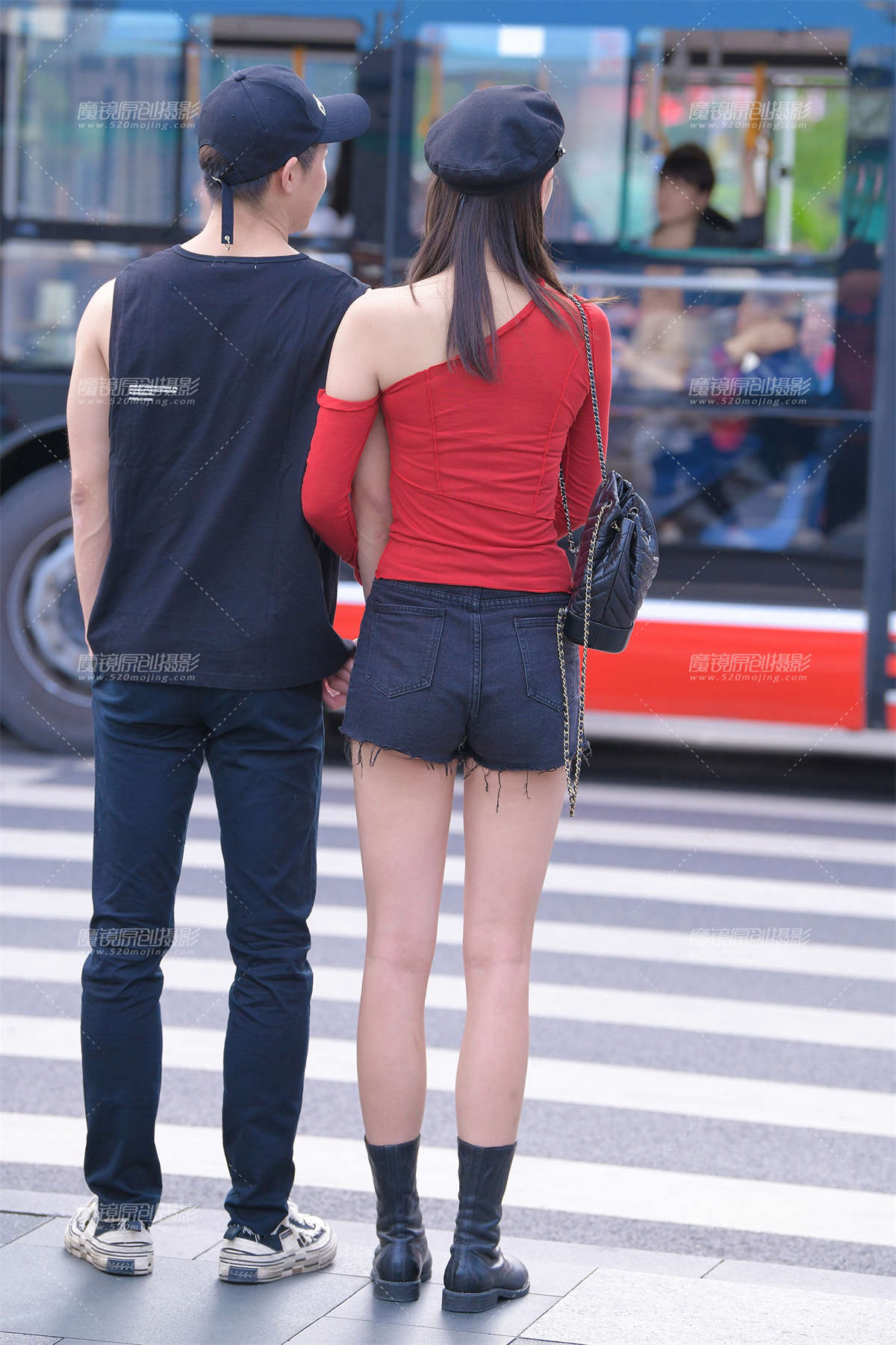 图片[2]-【视觉冲击赛贴】热裤长腿，清甜小姐姐-日更街拍