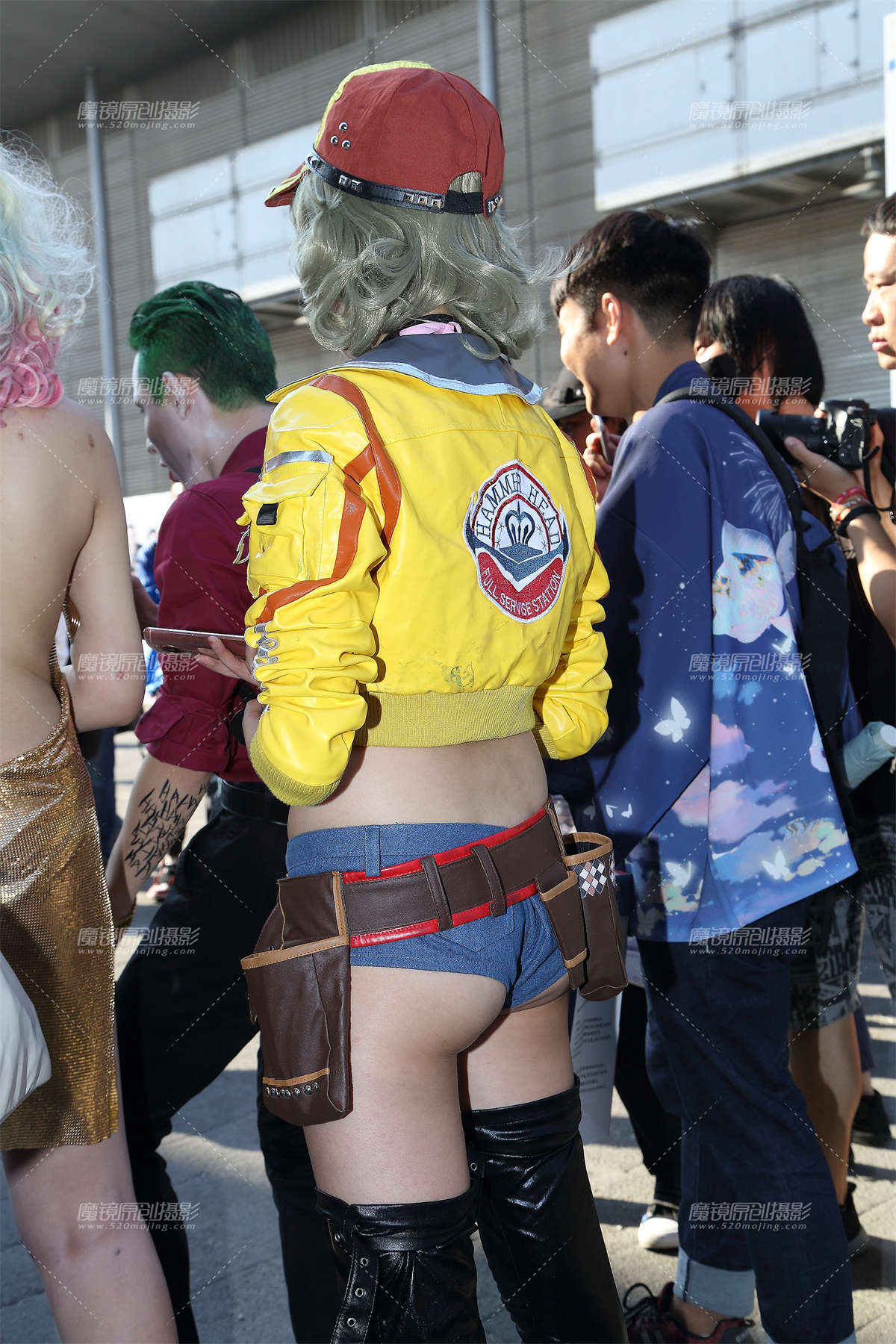 图片[2]-小背心配小热裤真性感-日更街拍