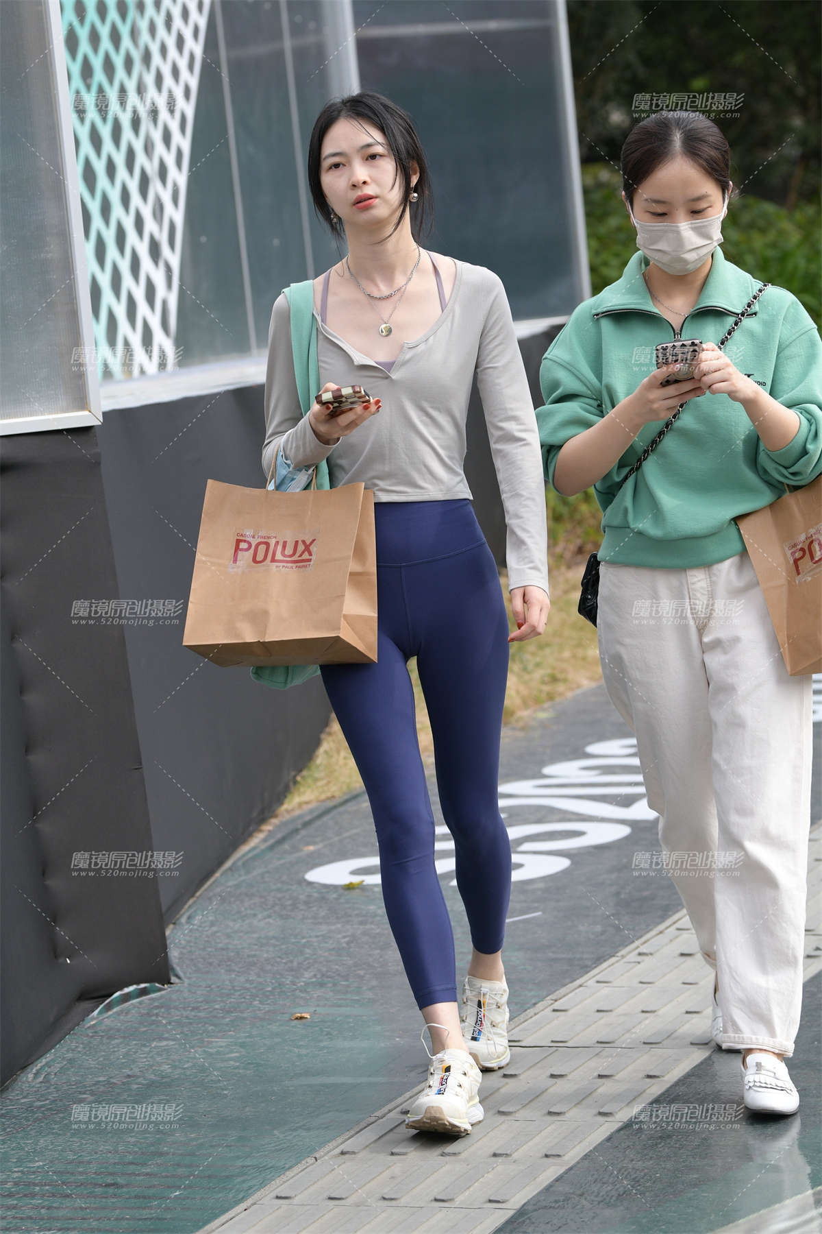 图片[2]-藏蓝色紧身裤-日更街拍